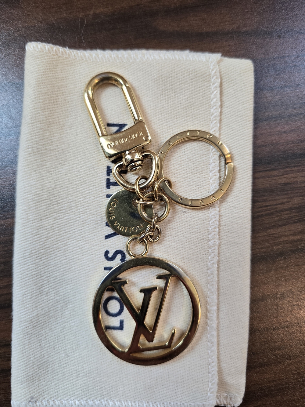 Louis Vuitton Gold-tone LV Circle Key Charm - Picture 3 of 8